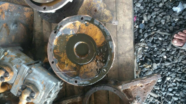 ขายชิ้นส่วนอะไหล่รถแทรกเตอร์ D-4 ของเก่า ถอดจากตัวรถ สภาพสวย มีเฟืองขับ เฟืองฟรีเนี่ยน หัวฮันเดอร์ ล้อนำ