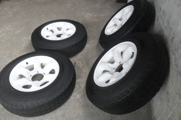 ล้อแม็ก15นิ้ว6รุ พร้อมยาง สวยๆ 4 ล้อ ราคา 6700 บาท