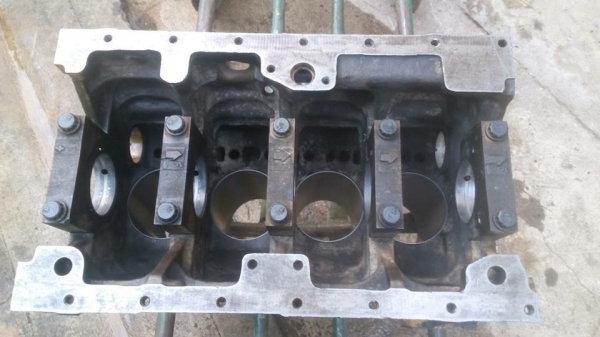 ขายเสื้อสูบ รถแมคโค โคมัสสุ 4-D-95 ใส่กับ pc-120-5 ไม่มีรอยแตกร้าว สภาพสวยครับ ขายไม่แพง