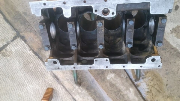 ขายเสื้อสูบ รถแมคโค โคมัสสุ 4-D-95 ใส่กับ pc-120-5 ไม่มีรอยแตกร้าว สภาพสวยครับ ขายไม่แพง