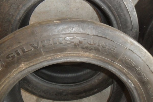 ยาง SILVERSTONE 19/58-15 สวยๆ 4 เส้น ราคา 3500 บาท