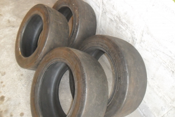 ยาง SILVERSTONE 19/58-15 สวยๆ 4 เส้น ราคา 3500 บาท