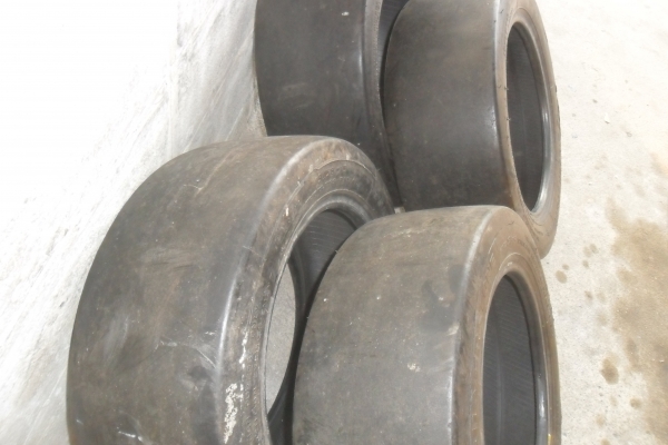 ยาง SILVERSTONE 19/58-15 สวยๆ 4 เส้น ราคา 3500 บาท