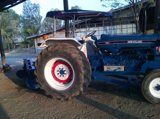 ขายรถไถFORD รุ่น6600 แท้ๆเสื้อลาย  สวยเดิมพร้อมใช้งานเอกสารเล่มทะเบียน