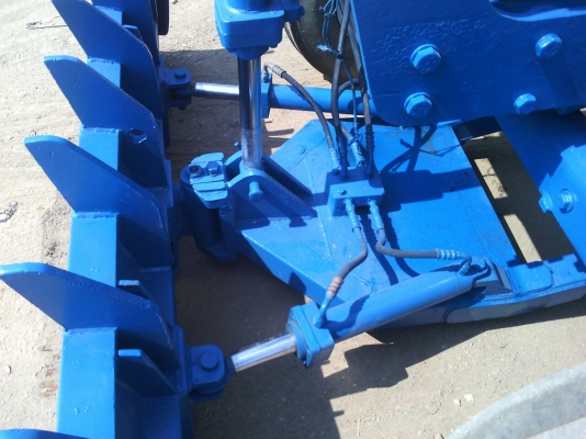 ขายรถไถFORD รุ่น6600 แท้ๆเสื้อลาย  สวยเดิมพร้อมใช้งานเอกสารเล่มทะเบียน