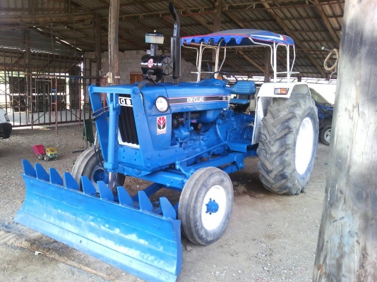 ขายรถไถFORD รุ่น6600 แท้ๆเสื้อลาย  สวยเดิมพร้อมใช้งานเอกสารเล่มทะเบียน