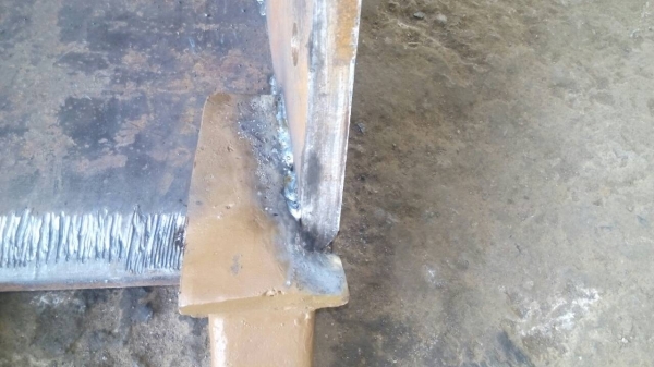 ขายและรับสั่งทำบุ้งกี้ รถแมคโค รับสั่งทำบุ้งกี้ตักดิน ขนาดแล้วแต่ความต้องการ ทุกรุ่นทุกขนาดรถเล็ก รถใหญ่ รับประกันความเเข็งแรง เชื่อมโดยเครื่องเชื่อมอัตโมมัติ