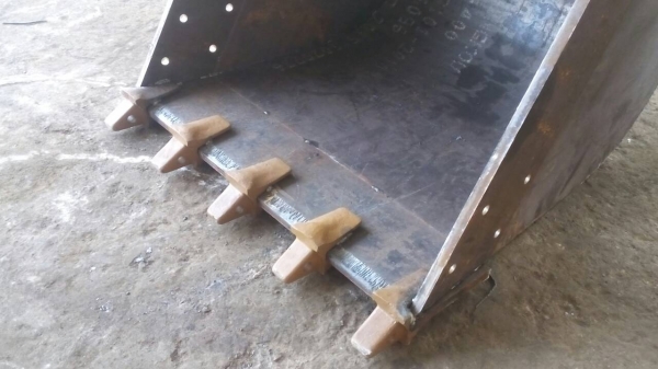 ขายและรับสั่งทำบุ้งกี้ รถแมคโค รับสั่งทำบุ้งกี้ตักดิน ขนาดแล้วแต่ความต้องการ ทุกรุ่นทุกขนาดรถเล็ก รถใหญ่ รับประกันความเเข็งแรง เชื่อมโดยเครื่องเชื่อมอัตโมมัติ