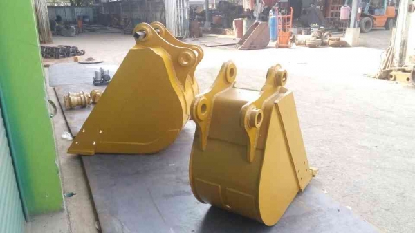 ขายและรับสั่งทำบุ้งกี้ รถแมคโค รับสั่งทำบุ้งกี้ตักดิน ขนาดแล้วแต่ความต้องการ ทุกรุ่นทุกขนาดรถเล็ก รถใหญ่ รับประกันความเเข็งแรง เชื่อมโดยเครื่องเชื่อมอัตโมมัติ