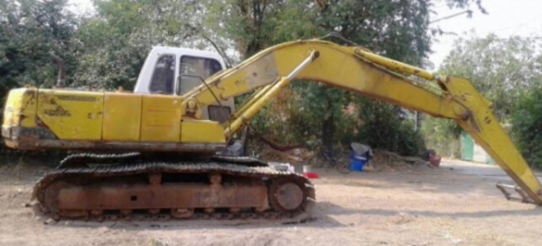 KOBELCO MARK III SK 200 เก๋งเทา เอกสารใบอินวอย เครื่องยนต์เดิมๆปั๊มเดิมแห้งดีแรงดีทำงานไม่โหลด ภายในเก๋งสะอาด อุปกรณ์กล่องกับจออยู่ครบ ภายนอกบอดี้สวยบูมอาร์มมีปะมีดามบ้างเล็กน้อยครับ ช่วงล่างแน่นดีเฟรมสวยไม่มีผุมีดาม โรลเลอร์โซ่ใบแทรกสภาพดีประมาณ 60\% พร้อ