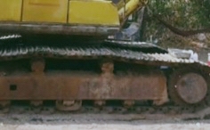 KOBELCO MARK III SK 200 เก๋งเทา เอกสารใบอินวอย เครื่องยนต์เดิมๆปั๊มเดิมแห้งดีแรงดีทำงานไม่โหลด ภายในเก๋งสะอาด อุปกรณ์กล่องกับจออยู่ครบ ภายนอกบอดี้สวยบูมอาร์มมีปะมีดามบ้างเล็กน้อยครับ ช่วงล่างแน่นดีเฟรมสวยไม่มีผุมีดาม โรลเลอร์โซ่ใบแทรกสภาพดีประมาณ 60\% พร้อ