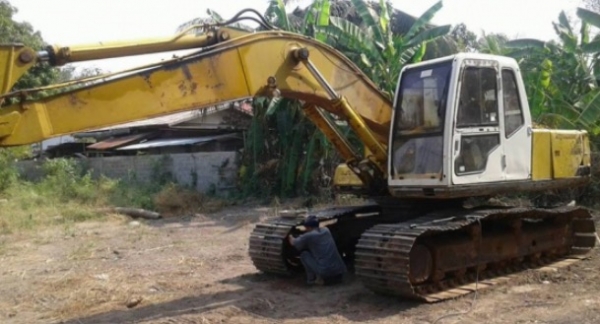 KOBELCO MARK III SK 200 เก๋งเทา เอกสารใบอินวอย เครื่องยนต์เดิมๆปั๊มเดิมแห้งดีแรงดีทำงานไม่โหลด ภายในเก๋งสะอาด อุปกรณ์กล่องกับจออยู่ครบ ภายนอกบอดี้สวยบูมอาร์มมีปะมีดามบ้างเล็กน้อยครับ ช่วงล่างแน่นดีเฟรมสวยไม่มีผุมีดาม โรลเลอร์โซ่ใบแทรกสภาพดีประมาณ 60\% พร้อ