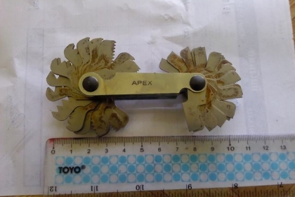หวีวัดเกลียวยี่ห้อ APEX วัดได้ทั้งแบบ มม.และ นิ้ว มีตั้งแต่เล็กละเอียดสุดจนถึง ใหญ่สุด