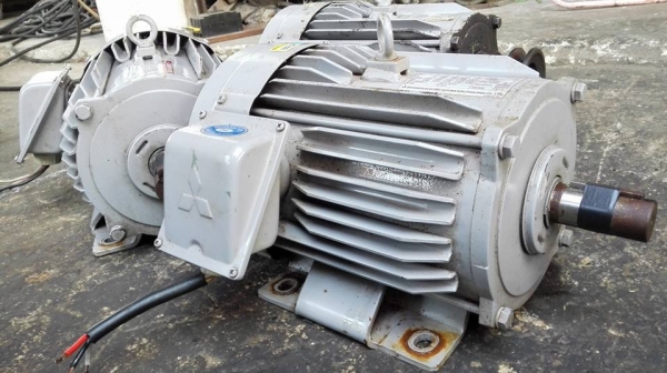 *** Sold *** มอเตอร์ MITSUBISHI 3 HP. 380V. Type SF-JR สภาพใหม่ 95\% โดนไฟเดือนเดียว สดจริงๆมาเทสก่อนได้ครับ!!