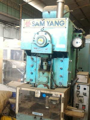 เครืองปั๊มกดขึ้นรูปชิ้นงานหรือกดตัดชิ้นงาน ระบบไฮดรอลิกขนาด 25 ตัน ยี่ห้อ SAM YANG ตัวเครื่องหนัก 2.5 ตัน ถ้าคิดเป็นกิโลกรัมตกแค่ กิโลละ26 บาท เครื่องพร้อมทำงาน