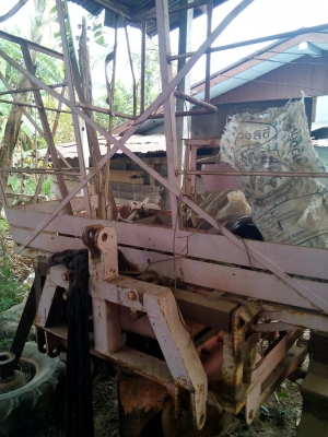 ขายเครื่องปลูกอ้อย ร่องคู่ ใส่รถไถใหญ่