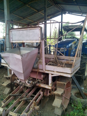 ขายเครื่องปลูกอ้อย ร่องคู่ ใส่รถไถใหญ่