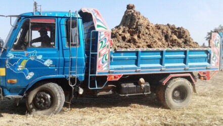 NISSAN UD 150 HP PD6 หกล้อดั๊มพ์ กระบะดั๊มพ์เหล็ก 5 ตันความยาว 3.60 เมตรสวยสภาพดีสุดๆพร้อมบรรทุกได้เลยครับ เครื่องยนต์แน่นดีแรงดีเดิมๆ ภายในห้องเก๋งคอนโซลสวยครบ แอร์เย็น พวงมาลัยเพาเวอร์ ช่วงล่างแน่นคัชซีสวยเดิมไม่มีบวม ยางสภาพเหมือนใหม่ทั้ง 6 เส้น เอกสาร