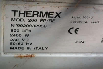 เครื่องทำน้ำอุ่นแบบต้มเก็บไว้ในถัง THERMAX ของอิตาลิที่บุฉนวนกันความร้อนออกกินไฟแค่ 2400W..เก็บน้ำได้ 200 ลิตร