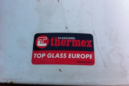 เครื่องทำน้ำอุ่นแบบต้มเก็บไว้ในถัง THERMAX ของอิตาลิที่บุฉนวนกันความร้อนออกกินไฟแค่ 2400W..เก็บน้ำได้ 200 ลิตร