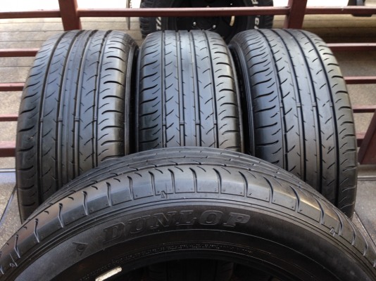 ยาง Dunlop 225 60 18 สิ้นปี13 ดอกเต็ม ไม่มีปะ เนื้อนิ่มๆ ราคาไม่แพง