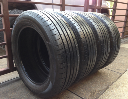 ยาง Dunlop 225 60 18 สิ้นปี13 ดอกเต็ม ไม่มีปะ เนื้อนิ่มๆ ราคาไม่แพง