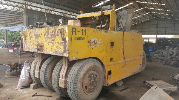 ขาย รถบดล้อยาง 7 ล้อ เอกสารเล่มทะเบียนครบ กำลังซ่อมเกียร์ให้ใช้งานได้ปกติ