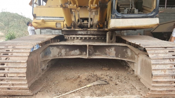 ขาย แบคโฮ CAT 330 สภาพสวยพร้อมใช้งาน เครื่องแน่นไม่หลวม ช่วงล่างดี ไฟฟ้าครบ เอกสารเล่มทะเบียนครบ ขาย แบคโฮ CAT 330 สภาพสวยพร้อมใช้งาน เครื่องแน่นไม่หลวม ช่วงล่างดี ไฟฟ้าครบ เอกสารเล่มทะเบียนครบ