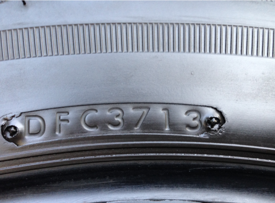 ยาง Bridgestone 265 65 17 ปี14 ปลายปี13 อย่างล่ะคู่ ดอกเต็ม เนื้อนิ่มๆ ราคาไม่แพง