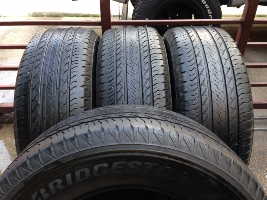 ยาง Bridgestone 265 65 17 ปี14 ปลายปี13 อย่างล่ะคู่ ดอกเต็ม เนื้อนิ่มๆ ราคาไม่แพง