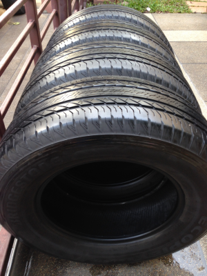 ยาง Bridgestone 265 65 17 ปี14 ปลายปี13 อย่างล่ะคู่ ดอกเต็ม เนื้อนิ่มๆ ราคาไม่แพง