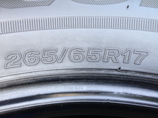 ยาง Bridgestone 265 65 17 ปี14 ปลายปี13 อย่างล่ะคู่ ดอกเต็ม เนื้อนิ่มๆ ราคาไม่แพง