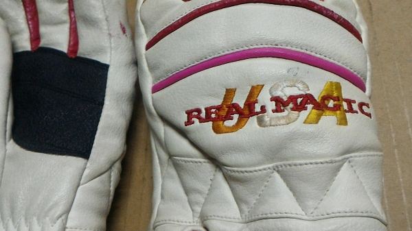 แว่นตาสปอต DRAGON สีแดงสวยใส่เล่นขี่มอเตอร์ไซคหรือเล่นกีฬา.ให้พร้อมถุงมือตามภาพ