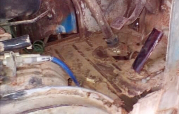 HINO KM 500 - 110 HP DQ100 หกล้อดั๊มพ์ กระบะดั๊มพ์เหล็ก 4 ตันความยาว 3.50 เมตรสภาพดีไม่มีผุกร่อนพร้อมบรรทุกได้เลย ภายในเก๋งคอนโซลยังอยู่ครบ พวงมาลัยธรรมดา ช่วงล่างใหญ่คัชซีไม่ผุไม่บวม เฟืองท้ายใหญ่ติด F หลังครบพร้อม ยาง 8.25 ขอบ 16 สภาพดี เอกสารทะเบียนชุด