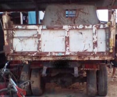 HINO KM 500 - 110 HP DQ100 หกล้อดั๊มพ์ กระบะดั๊มพ์เหล็ก 4 ตันความยาว 3.50 เมตรสภาพดีไม่มีผุกร่อนพร้อมบรรทุกได้เลย ภายในเก๋งคอนโซลยังอยู่ครบ พวงมาลัยธรรมดา ช่วงล่างใหญ่คัชซีไม่ผุไม่บวม เฟืองท้ายใหญ่ติด F หลังครบพร้อม ยาง 8.25 ขอบ 16 สภาพดี เอกสารทะเบียนชุด