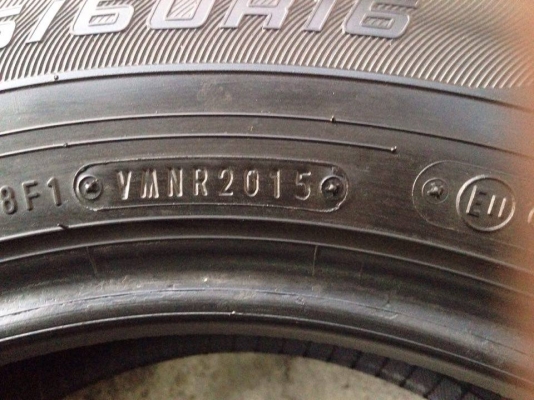 ยาง DUNLOP 215-60-16 ปี 15 ครบชุด 4 เส้น 4000  ไม่ควรพลาดสภาพสวยๆยางนิ่มๆไม่มีปะไม่บวมดอกยางเหลือเยอะเอาไปวิ่งกันใด้อีกยาวค่ะ