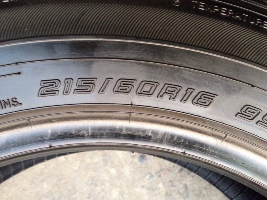 ยาง DUNLOP 215-60-16 ปี 15 ครบชุด 4 เส้น 4000  ไม่ควรพลาดสภาพสวยๆยางนิ่มๆไม่มีปะไม่บวมดอกยางเหลือเยอะเอาไปวิ่งกันใด้อีกยาวค่ะ