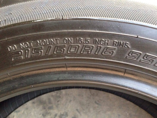 ยาง DUNLOP 215-60-16 ปี 14 ครบชุด 4 เส้น 3800  ไม่ควรพลาดสภาพสวยๆยางนิ่มๆไม่มีปะไม่บวมดอกยางเหลือเยอะเอาไปวิ่งกันใด้อีกยาวค่ะ