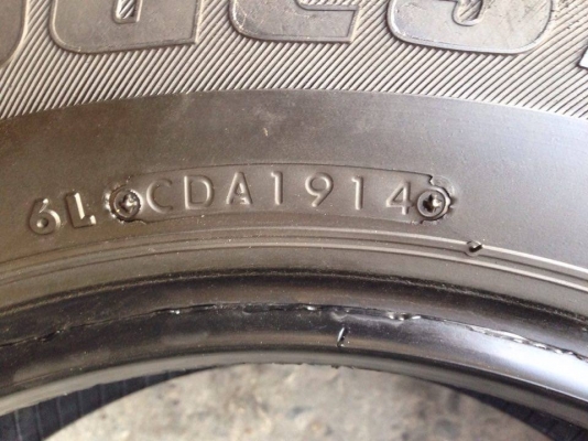 ยาง Bridgstone 205-70-15 ปี 14 ครบชุด 4 เส้น 5000  สภาพสวยๆดอกยางนิ่มๆไม่บวมเอาไปวิ่งกันยาวๆราคาเบาๆค่ะ