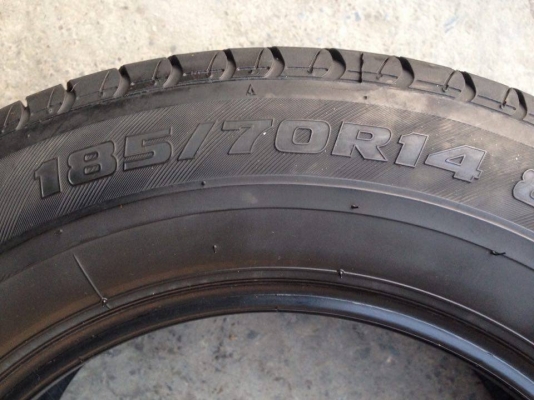 ยาง BRIDGESTONE 185-70-14 ปี 13 ครบชุด 4 เส้น 3000  สภาพสวยๆดอกยางนิ่มๆไม่บวมเอาไปวิ่งกันยาวๆราคาเบาๆค่ะ