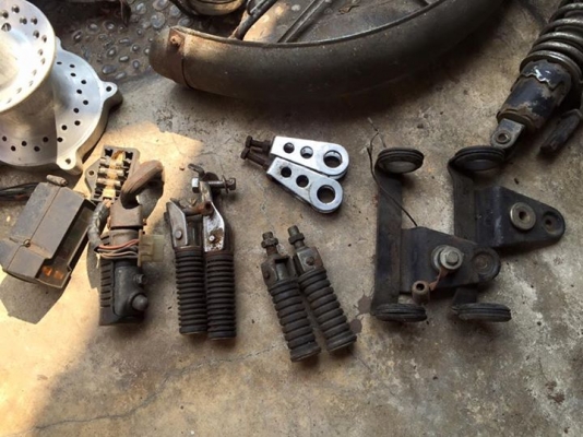 โละ ทั้งกองเหมาๆ อะไหล่mocyc แนวๆ