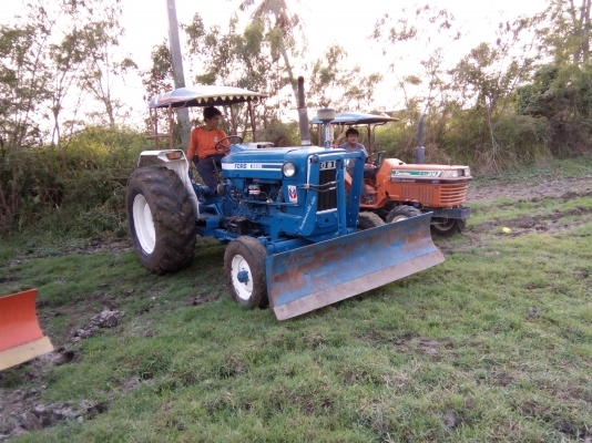 ขายรถไถ FORD5500 T1  พร้อมใช้งานสอบถามได้เลย ทะเบียนครบเอกสารครบ