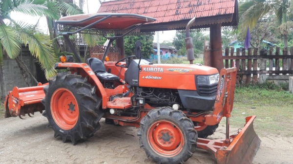 ขายรถไถ KUBOTA L 4508 Di สภาพดีเดิมๆพร้อมใช้งาน อุปกรณ์ครบ 3 ชิ้นมีพร้อมดันหน้า ผานพรวนและ โรตารี่ ขายรถไถ KUBOTA L 4508 Di สภาพดีเดิมๆพร้อมใช้งาน อุปกรณ์ครบ 3 ชิ้นมีพร้อมดันหน้า ผานพรวนและ โรตารี่