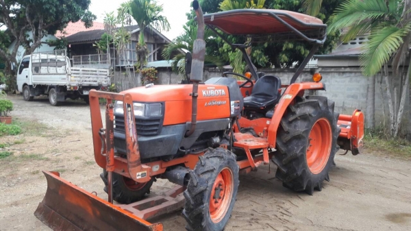 ขายรถไถ KUBOTA L 4508 Di สภาพดีเดิมๆพร้อมใช้งาน อุปกรณ์ครบ 3 ชิ้นมีพร้อมดันหน้า ผานพรวนและ โรตารี่ ขายรถไถ KUBOTA L 4508 Di สภาพดีเดิมๆพร้อมใช้งาน อุปกรณ์ครบ 3 ชิ้นมีพร้อมดันหน้า ผานพรวนและ โรตารี่