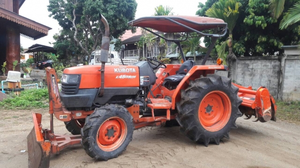 ขายรถไถ KUBOTA L 4508 Di สภาพดีเดิมๆพร้อมใช้งาน อุปกรณ์ครบ 3 ชิ้นมีพร้อมดันหน้า ผานพรวนและ โรตารี่ ขายรถไถ KUBOTA L 4508 Di สภาพดีเดิมๆพร้อมใช้งาน อุปกรณ์ครบ 3 ชิ้นมีพร้อมดันหน้า ผานพรวนและ โรตารี่