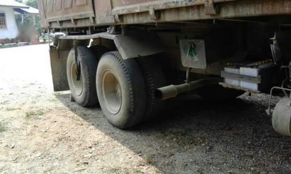 รถมิตซู 10 ล้อดั้ม FN527M - TF  220 แรงม้า. ปี 45.    สนใจติดต่อ  081 - 6079515