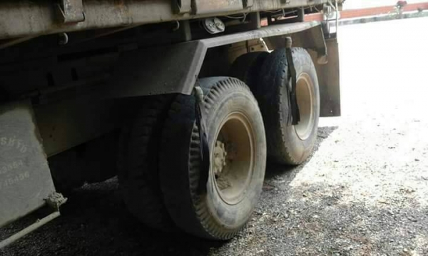 รถมิตซู 10 ล้อดั้ม FN527M - TF  220 แรงม้า. ปี 45.    สนใจติดต่อ  081 - 6079515