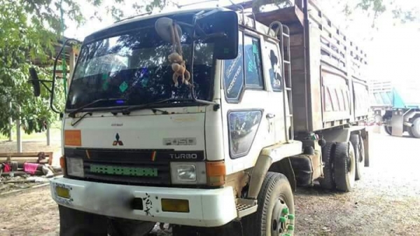 รถมิตซู 10 ล้อดั้ม FN527M - TF  220 แรงม้า. ปี 45.    สนใจติดต่อ  081 - 6079515