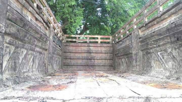 รถมิตซู 10 ล้อดั้ม FN527M - TF  220 แรงม้า. ปี 45.    สนใจติดต่อ  081 - 6079515