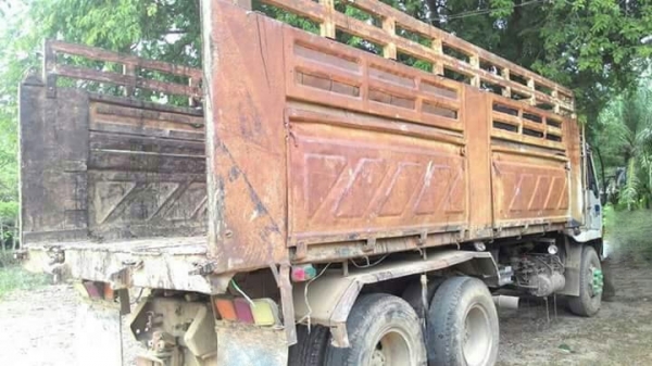 รถมิตซู 10 ล้อดั้ม FN527M - TF  220 แรงม้า. ปี 45.    สนใจติดต่อ  081 - 6079515